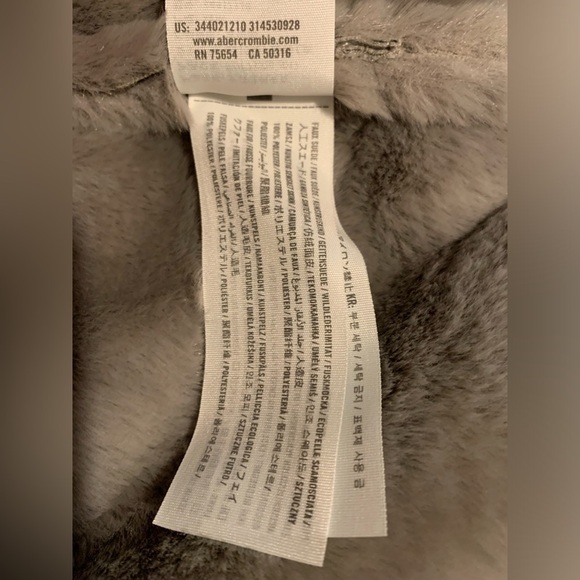 NWT Hollister small super warm and fuzzy faux suede and faux fur coat - Picture 7 of 9